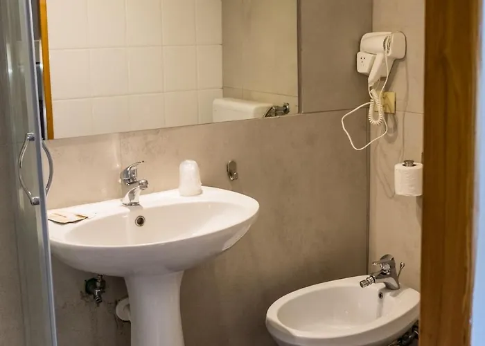 卡萨莱德伊马西米酒店 2*